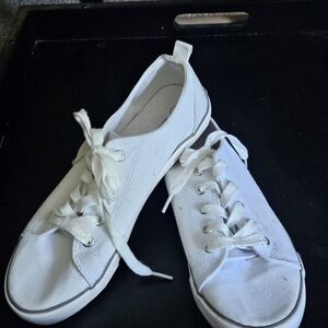 Marley Lilly White Size 8 Sneakers Tennis Shoes